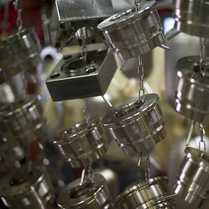 Was ist der Unterschied zwischen stromloser Vernickelung und galvanischer Vernickelung?
